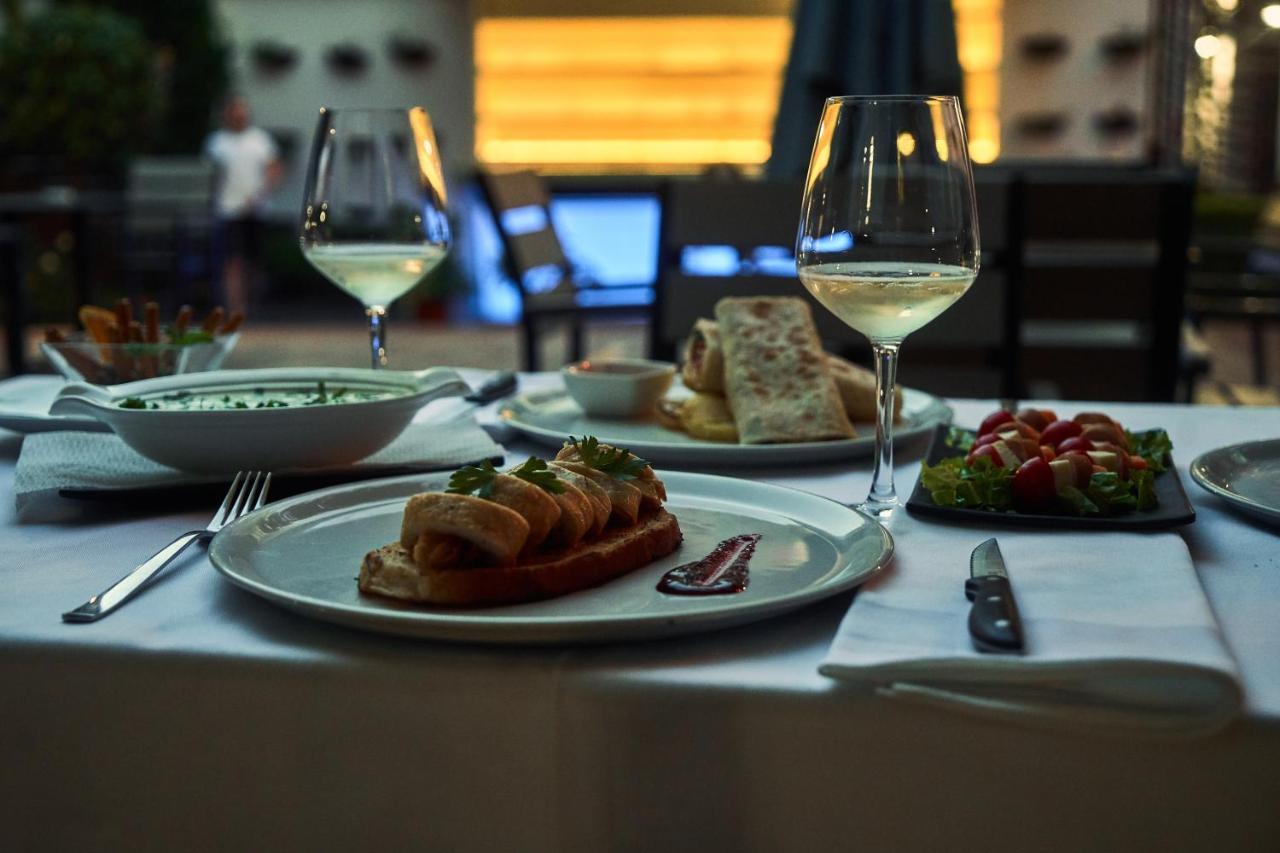 Royal Vila Hotel Tiranë Ngoại thất bức ảnh