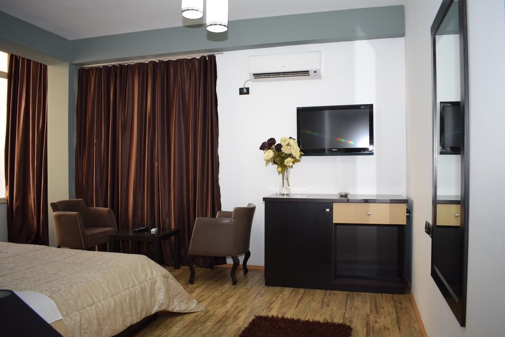 Royal Vila Hotel Tiranë Ngoại thất bức ảnh