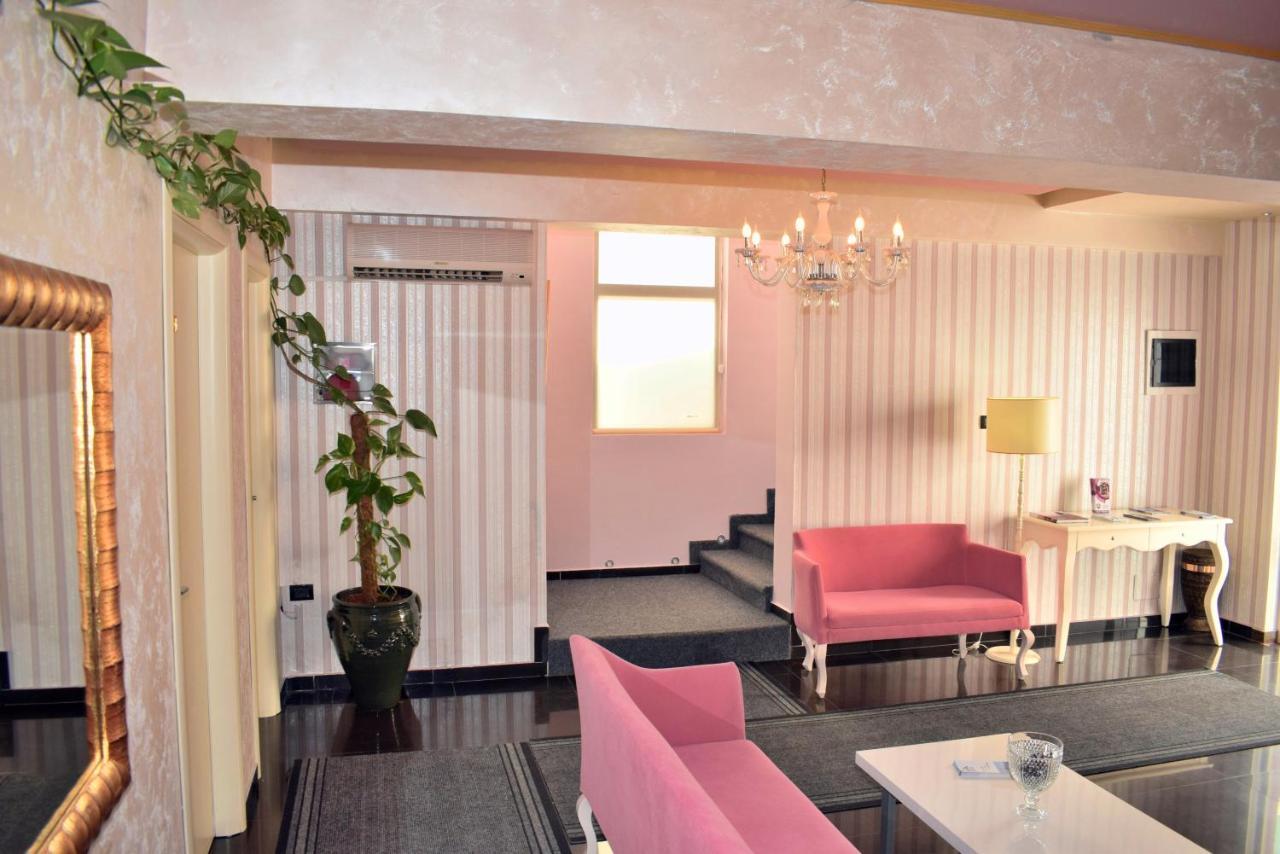 Royal Vila Hotel Tiranë Ngoại thất bức ảnh