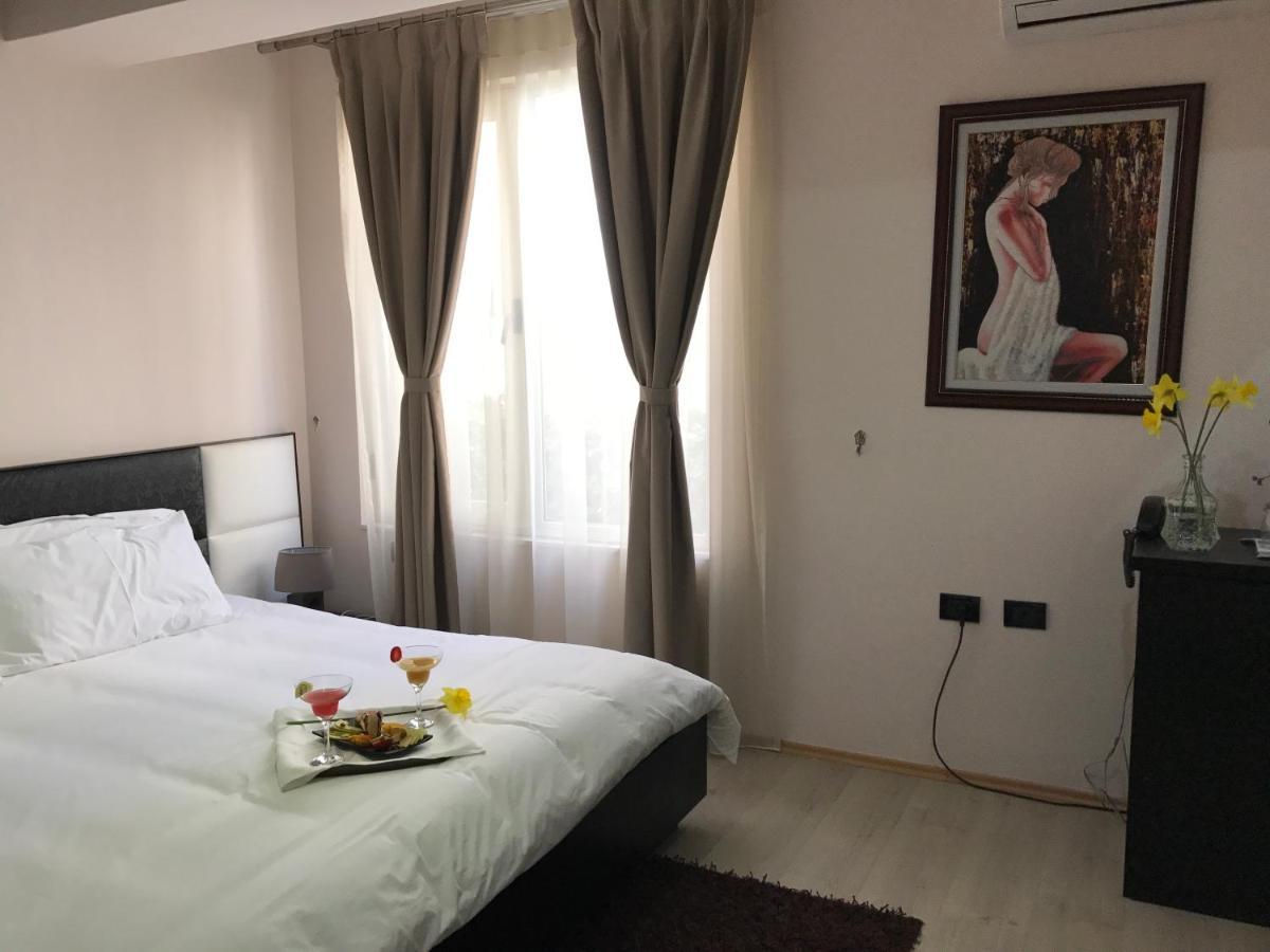 Royal Vila Hotel Tiranë Ngoại thất bức ảnh