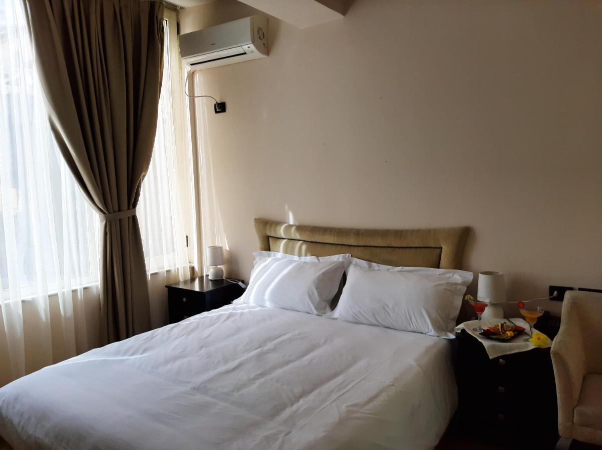 Royal Vila Hotel Tiranë Ngoại thất bức ảnh